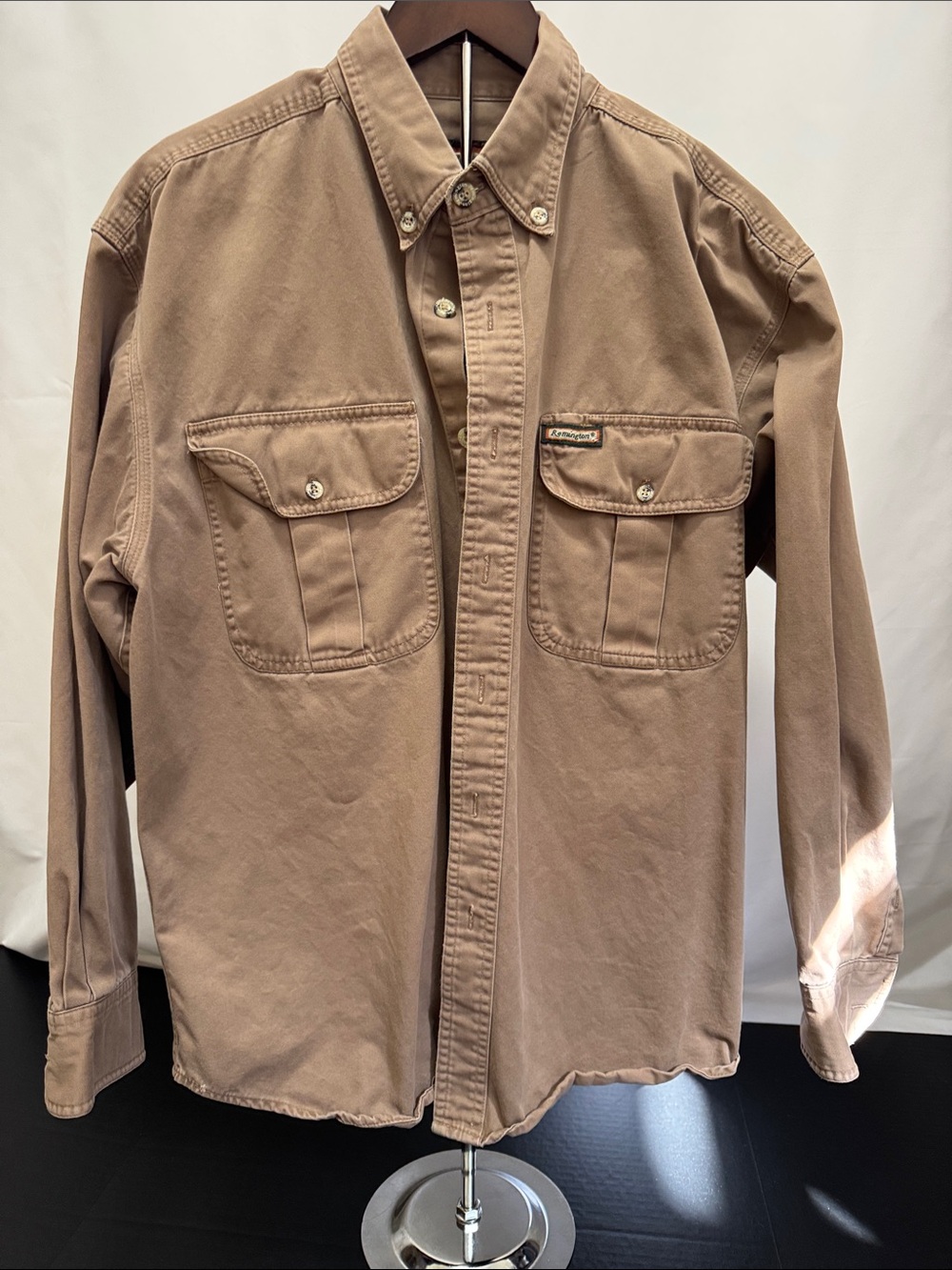 Remington - rare. Vintage
Brown Button-Down Casual Shirt men’s large.